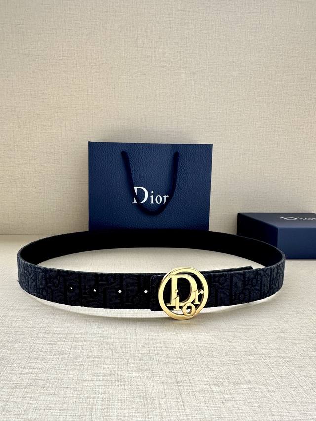 Dior 3.5cm Width. This gold-finished brass belt buckle is a new addition to the