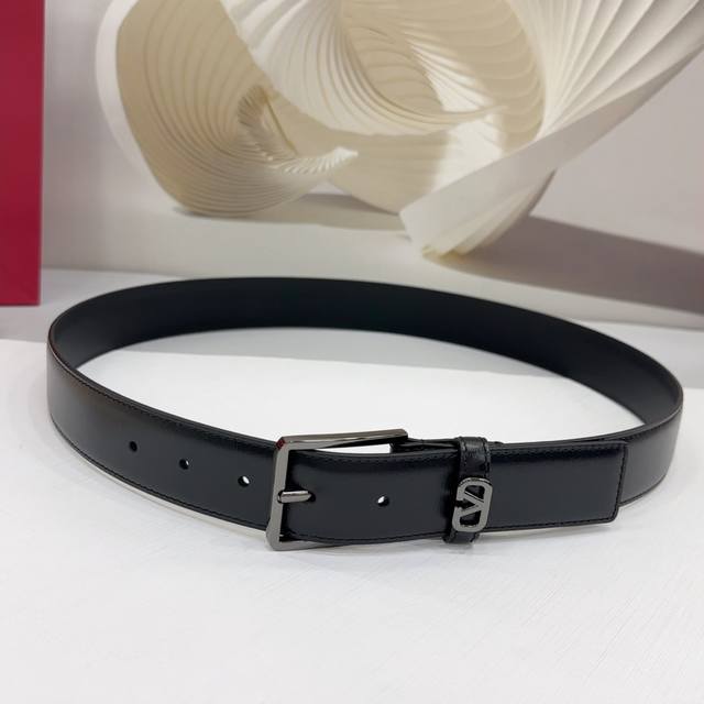 3.4Cm Valentino belt, double-sided top-grain cowhide leather, length: .75.80.85. 3.4Cm Valentino belt, double-sided top-grain cowhide leather, length: .75.80.85.