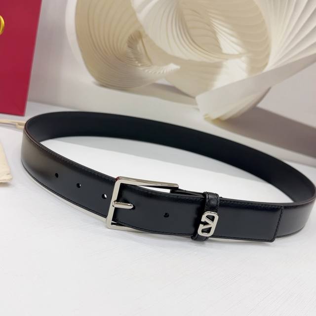 3.4Cm Valentino belt, double-sided top-grain cowhide leather, length: .75.80.85. 3.4Cm Valentino belt, double-sided top-grain cowhide leather, length: .75.80.85.