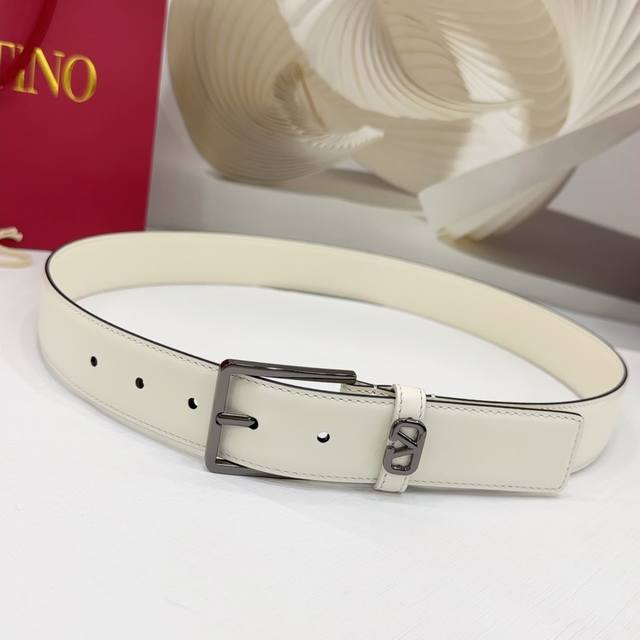 3.4Cm Valentino belt, double-sided top-grain cowhide leather, length: .75.80.85. 3.4Cm Valentino belt, double-sided top-grain cowhide leather, length: .75.80.85.