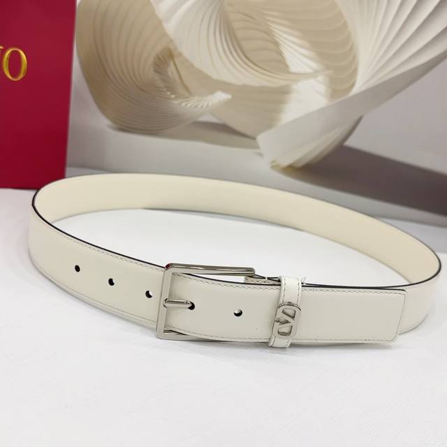 3.4Cm Valentino belt, double-sided top-grain cowhide leather, length: .75.80.85. 3.4Cm Valentino belt, double-sided top-grain cowhide leather, length: .75.80.85.