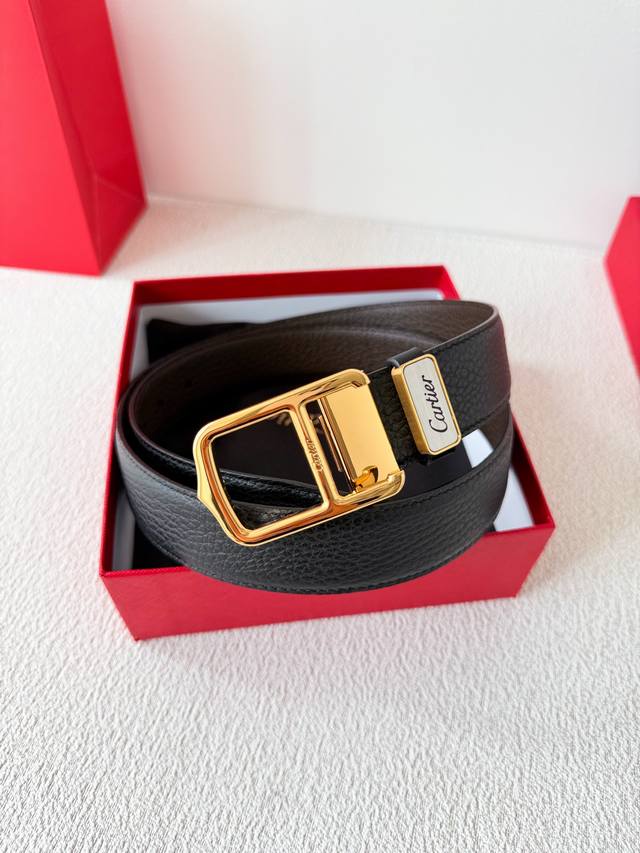品名：卡地亚 Cartier 原单 腰带 皮带 型号：挂扣，原版经典纯钢材质扣头，实物拍摄，双面头层牛皮 材料：百分百头层牛皮，保证真皮。双面可用专柜同等质量，
