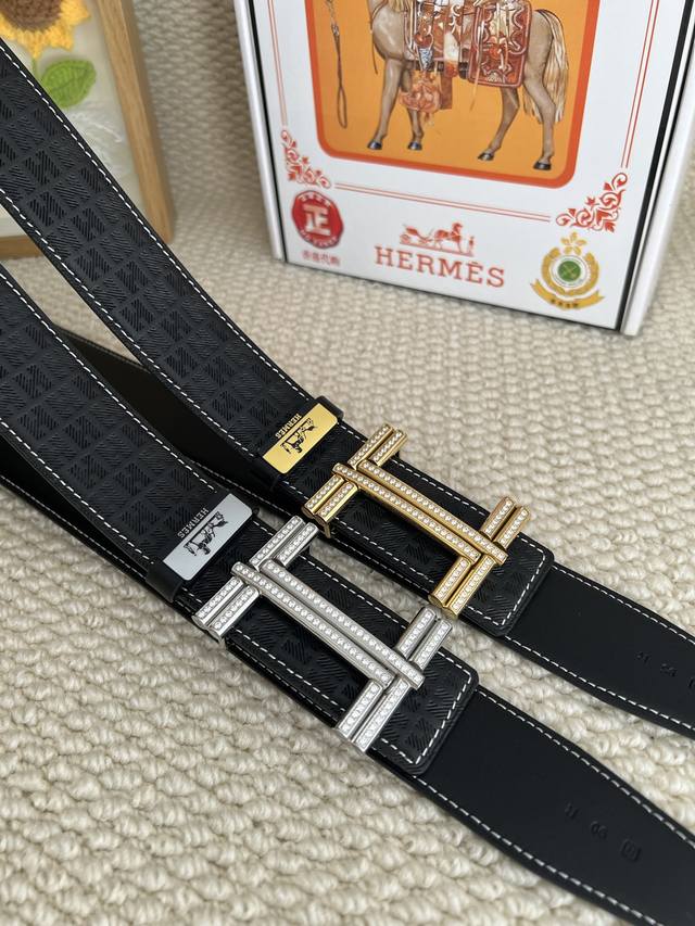 品名：爱马仕.HermèS 材质：原单牛皮腰带 百分百头层牛皮腰带保证真皮，24K纯钢扣，专柜原单品质、做工精细，时尚大牌，送人自用首选 包装： 请认准如图专柜