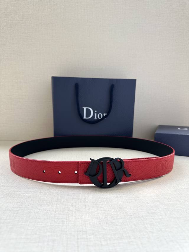 Width 3.5cm This 35mm reversible belt combines elegant style with modern flair.