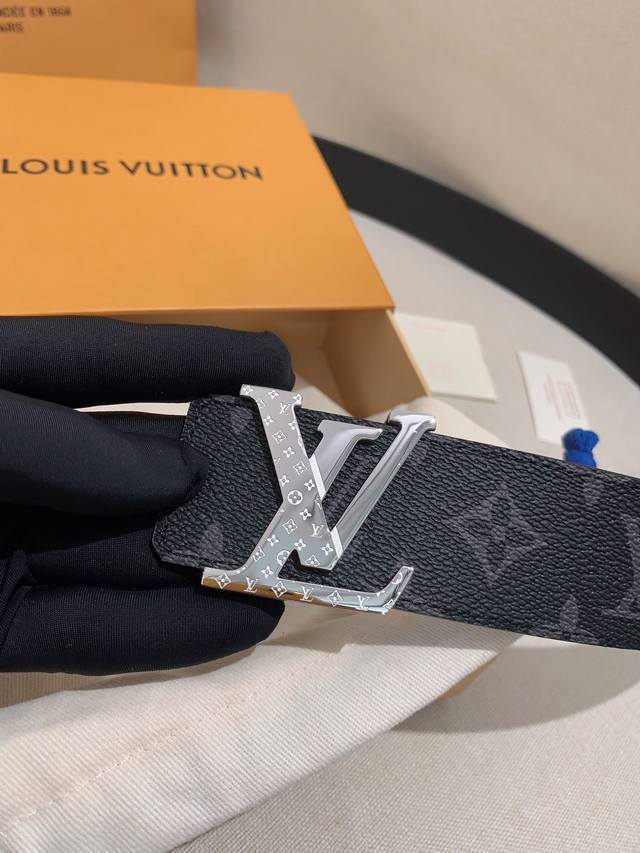 Men's Louis Vuitton Leather Belt Men's Classic Cowhide Belt with 316 Stainless S
