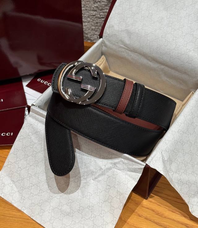 Interlocking Double G Buckle Reversible Belt This men's belt is a practical piec Interlocking Double G Buckle Reversible Belt This men's belt is a practical piec