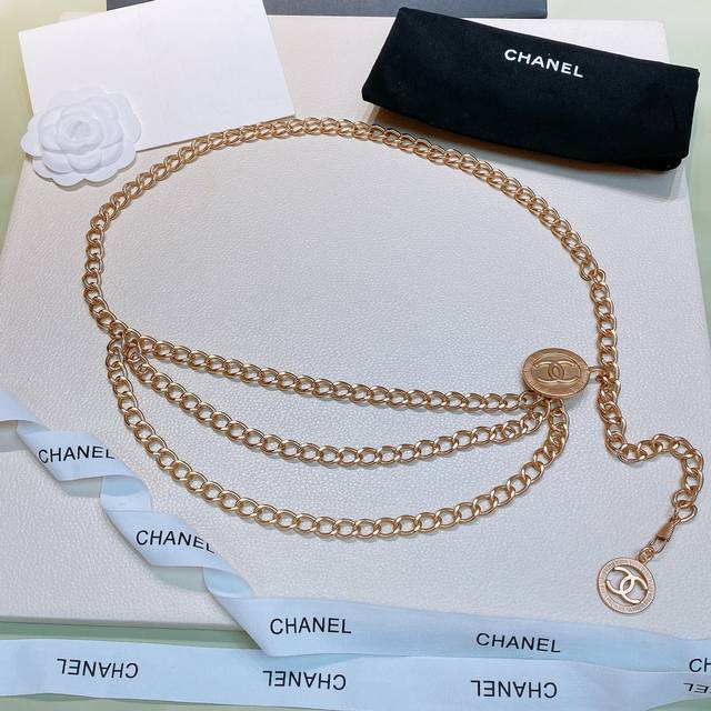 Chanel brass gold-toned metal chain. Gold-toned metal Cc logo hook with adjustab Chanel brass gold-toned metal chain. Gold-toned metal Cc logo hook with adjustab