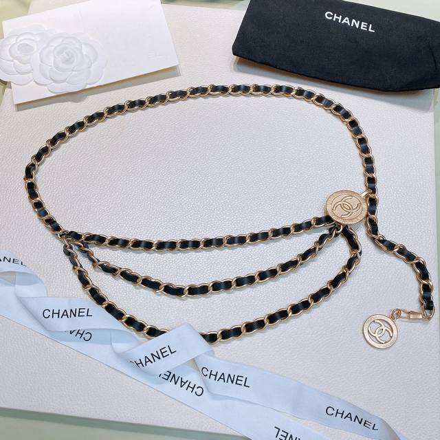 Chanel brass gold-toned metal chain. Gold-toned metal Cc logo hook with adjustab Chanel brass gold-toned metal chain. Gold-toned metal Cc logo hook with adjustab