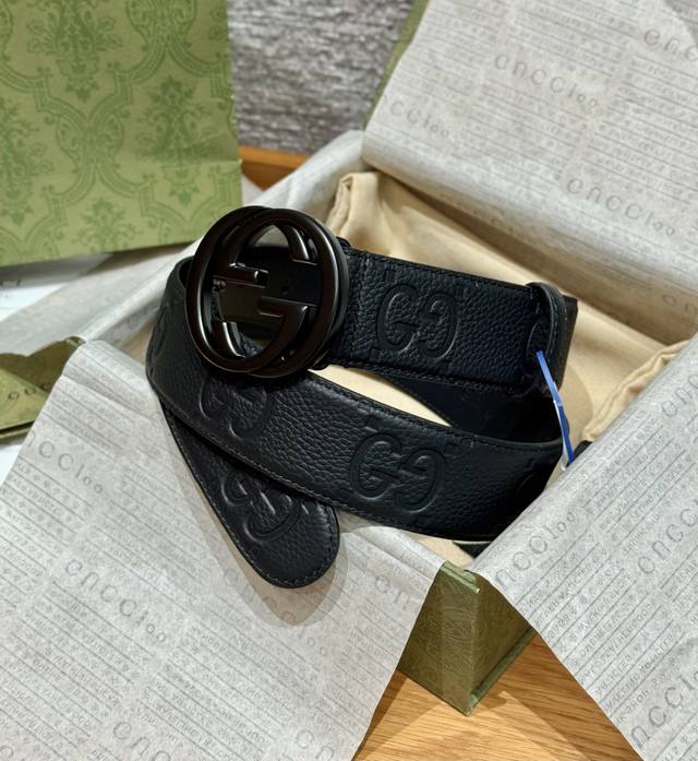 Wide Belt with Interlocking Double G Buckle A signature element from the classic
