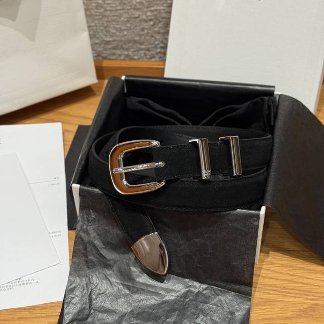 Western Medium 25mm Leather Belt This belt is made of suede cowhide leather with
