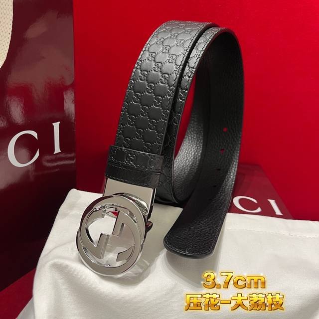 Top-tier replica of the original from Giorgio Armani, 3.7mm wide. A classic desi