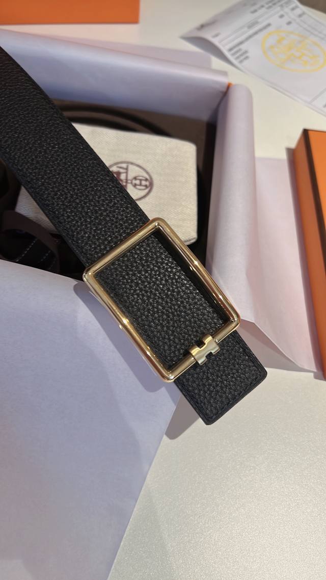 Encircling the waist, capturing exquisite details, this brand, which has captiva