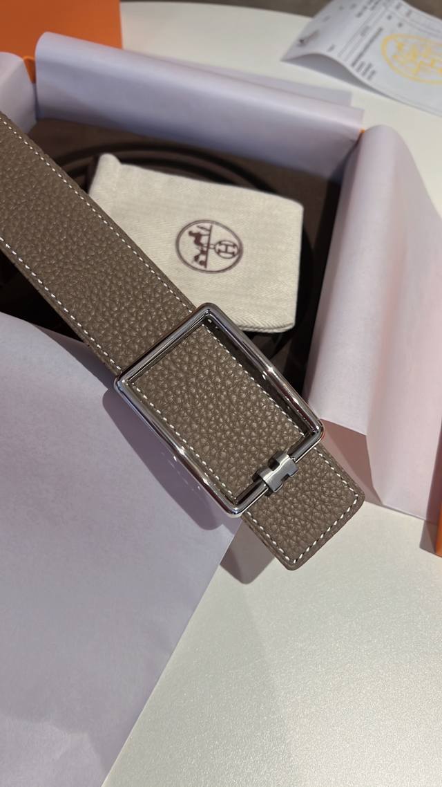 Encircling the waist, capturing exquisite details, this brand, which has captiva