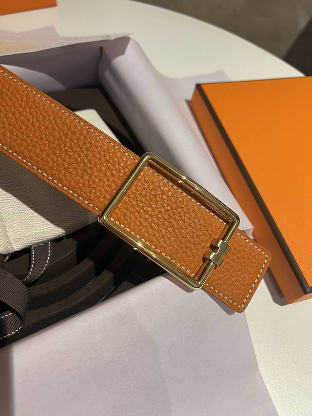 Encircling the waist, capturing exquisite details, this brand, which has captiva