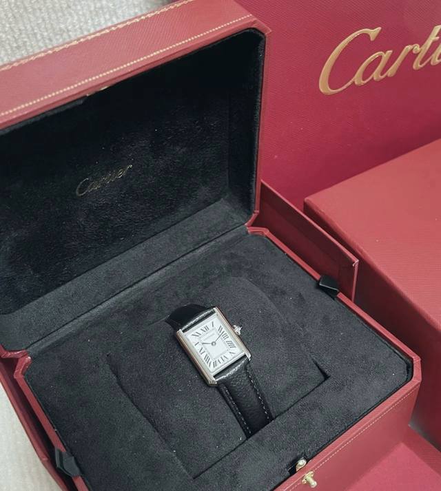I finally got my hands on the Cartier Tank Mini I've been eyeing for so long! Un