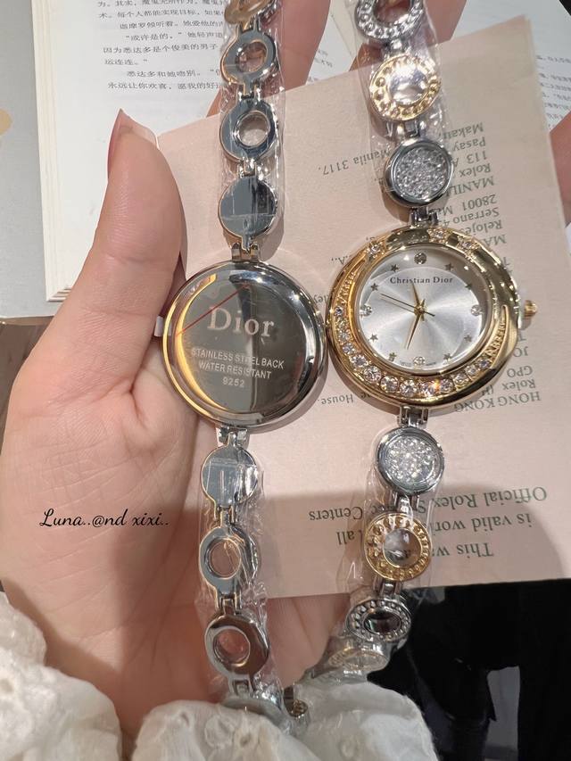 迪奥 时尚最新款 简约时尚时装表 精美名媛气质.耐磨镜片.. 石英机芯 多种颜色选择 尺寸33Mm