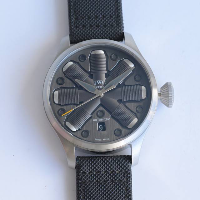 黑 技术引领时尚万国典范 大飞新品Iwc概念表特别版 表壳 腕表数据46Mm.，采用高科技强化316精钢 字面 采用飞机引擎形状.菱角切工形状工序、上下不同版层
