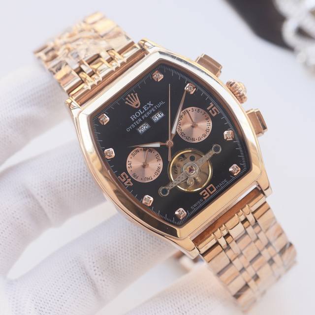 金790品牌：劳力士-Rolex 类型：男士腕表 壳套：顶级版316精钢L 表带：316精钢表带 机芯：全自动进口机械机芯 镜面：矿物质防刮镜面玻璃 尺寸：直径