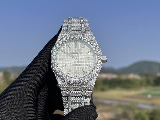 升级版凸大钻钢带 Ap 爱彼 是真男人就得带爱彼 拥有Ap，全新圈口搭配大圈镶钻圈，采用进口西铁城改324机 全自动机械男士腕表，皇家橡树50周年系列 1551