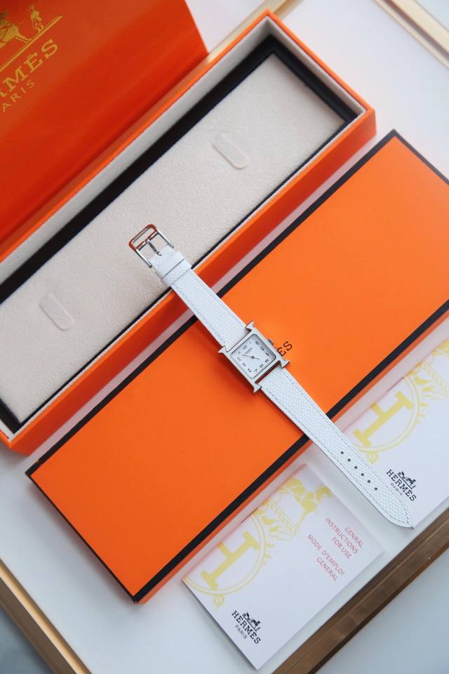 最好的礼物 爱马仕Heure H系列珐琅圈口，海报款 配货首选 制作技术结合了内填工艺，漆面及移印技艺数字时标，316L精钢表壳，直径21Mm，原金机芯，全手工