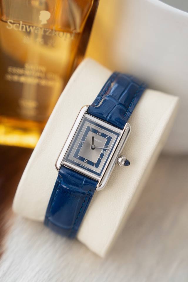 Diamond-set moissanite, sapphire crystal, Swiss quartz movement, comes with card