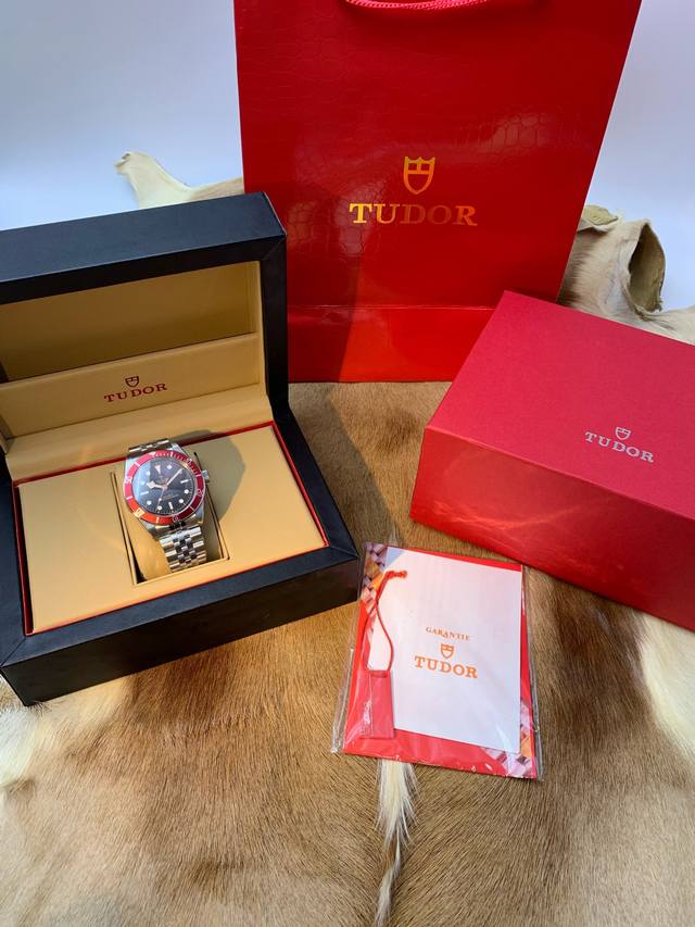 The Tudor Vc2 Black Bay series is undoubtedly a vast product line for Tudor. Thi