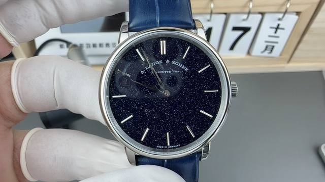 F8makes a stunning debut! Featuring a minimalist two-hand design and a slim, con