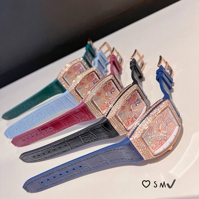 F法兰克穆顶级力作 Fm系列女款 高级珠宝 钻石镶嵌，满钻数字克罗星，酒桶形进口石英机芯 ，矿物质玻璃镜面，真空电镀，三明治表壳设计 ，精致表带 爱了爱了，人人