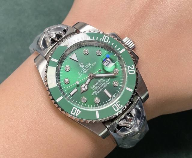 新品 重工打造克罗心，给你不一样的体验，不喜欢撞鬼的你，它绝对是你的知音劳力士Rolex水鬼后镶钻克罗心系列男士精品时尚腕表，搭配进口全自动机械机芯，316精钢
