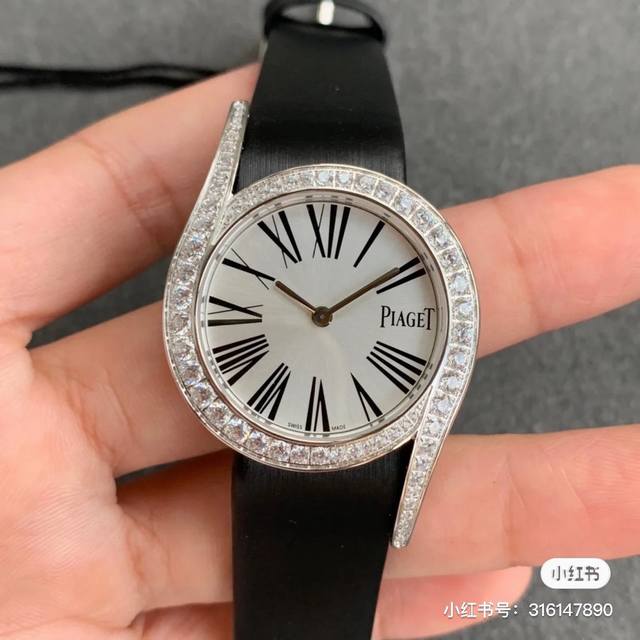 热卖款 伯爵 全新Aget Lime Light系列腕表，以其独特的造型，引领着时尚界的风潮，更是邀请到国际巨星巩俐倾情代言，必将成为伯爵品牌全新的识别69式印