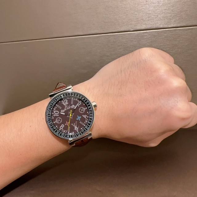 Louis Vuitton X: A sleek and sophisticated design, stylish and elegant. A 1:1 re