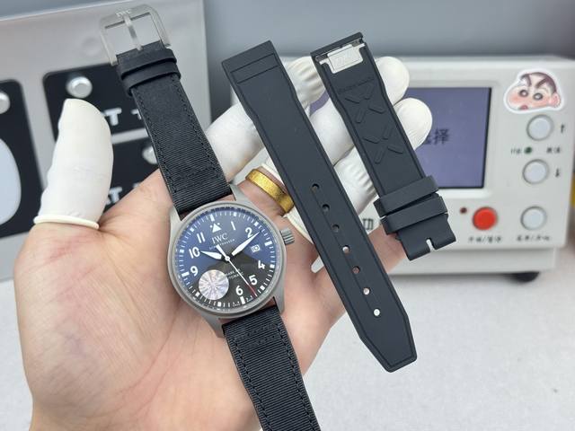 Tw 新品重磅来袭 Iwc万国全新马克二十Amg马石油F1车队特别版Iw328210 瑞士空中巡逻兵钛金属限量版Iw328209 1 表壳：五级钛材料 2 尺寸