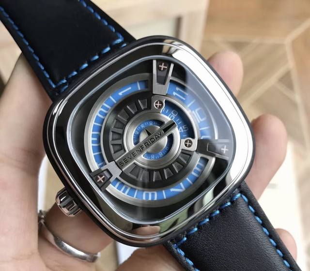 Sevenfriday七个星期五M1 05原装进口8215机械机芯、强化玻璃、进口小牛皮带、高级316精钢表壳 47Mmx47Mm 市场高端品质 认准做工细节