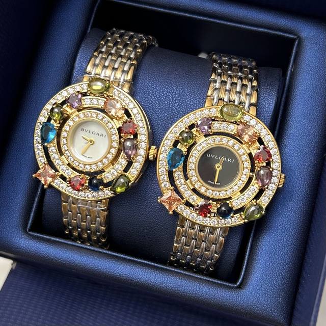新款升级版本！ 宝格丽之高端珠宝系列精致腕表，整表采用镶嵌工艺，多达10颗彩色宝石环绕三圈锆石表圈，凸显贵气不凡。表盘36Mm，厚度8Mm，进口石英机芯，配绢丝