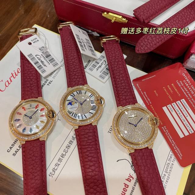 New今年大火的枣红荔枝纹皮热烈又庄重 最火爆的色系 具有丰收喜庆之意 完美的治愈色 很气质的颜色，荔枝纹皮饱和度恰到好处，细腻的羊皮戴上手超级柔软舒适关键是超