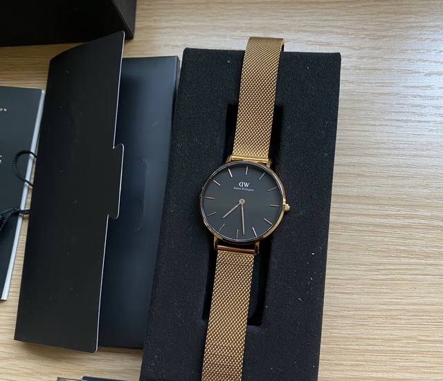 The Chinese meaning of DW watches is "Wait for me." Why don't DW watches have a