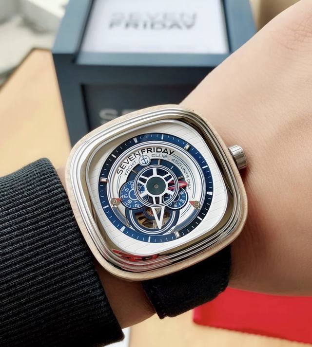 Sevenfriday - Novel design! Wooden bezel! Crafted from Thai peach wood! Blue dia