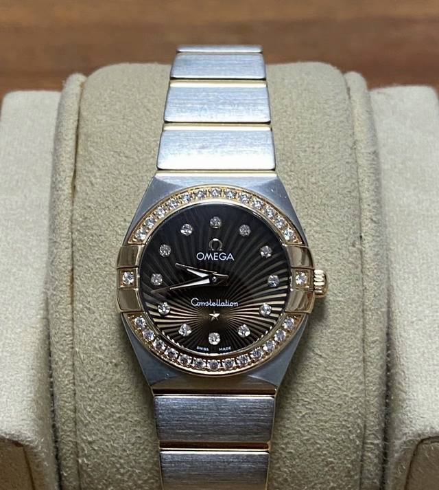 欧米茄星座系列123.25.24.60.63 1 女士 石英 18K玫瑰金 原钻 表径24Mm 附件:2012年保卡发票,说明书 公价:63440,现在好价”# 欧米茄星座系列123.25.24.60.63 1 女士 石英 18K玫瑰金 原钻 表径24Mm 附件:2012年保卡发票,说明书 公价:63440,现在好价”#