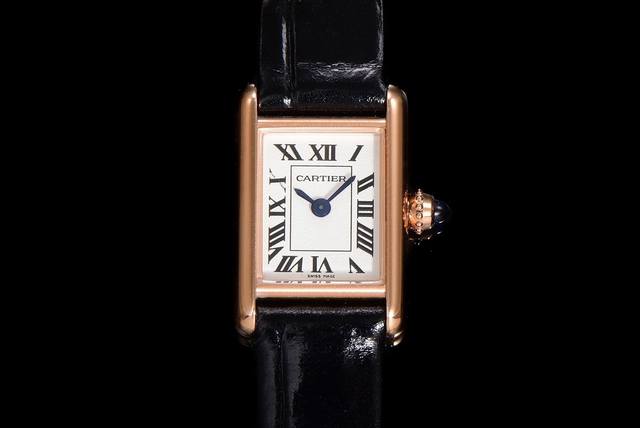FFactory 重磅推出卡家最新断货王Tank Louis Cartier Mini 迷尔款腕表。 原装起模，全网唯一1：1对版。尺寸24*16.5*6.2M