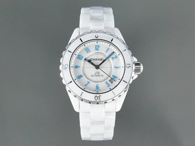 新增款式--Ht超级陶瓷 香奈儿J12系列38Mm密底机械腕表_H3827，表径38的中性尺寸，男女皆可轻松驾驭。采用与原版一致的高密度钢化陶瓷材质铸造而成，质