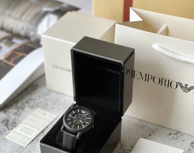 阿玛尼Ar60008黑武士磨砂黑镂空透视皮带自动机械表 镂空透视窗，质感指针、利落线条大气跃然于手#机械表#男士手表