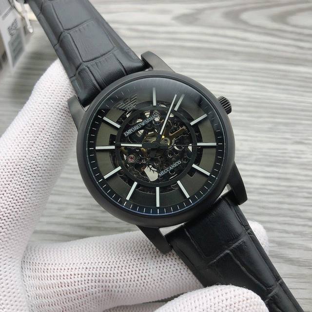 品牌：阿玛尼Armani 型号：Ar60008 表壳：316L精钢：强化矿物质玻璃 表带：头层牛皮 尺寸：41*13Mm镂空动感表盘突出层次感 时尚黑白配 简洁