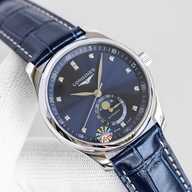 高端系列Ag匠心之作 浪琴名匠系列L2.909.4.78.3月相腕表压轴登场！简约优雅尽显从容气度！ 表壳 1.腕表尺寸40X12毫米。细节一丝不苟的还原名匠系