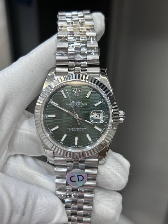 独家实拍图 劳力士日志系列 Rolex Datejust 型号M126334-0030水波纹绿盘 公 直径41Mm 机芯 瑞士8215机芯 Swiss Move