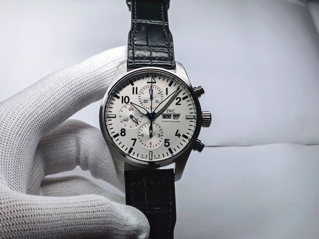 2280Iwc IWC Pilot's Watch Chronograph Series 1: The watch features a large stain