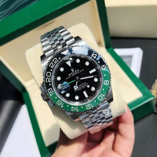 3190新品上架 势不可挡 懂的来 现货不多 劳力士 顶级好货最新款 新品雪碧 左撇子 “新里程”突破疆界与时具进 年格林尼治型Gmt Ｖ4 黑绿陶瓷圈 震撼上