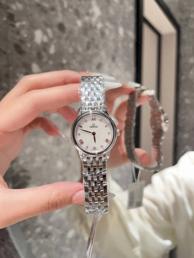 Omega's third-generation elegant ladies' watch, the DDD, continues its classic a