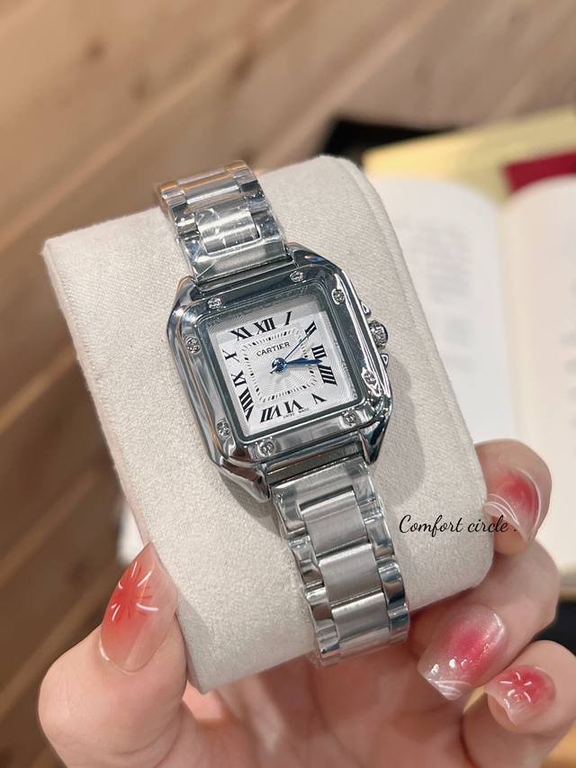 卡地亚 中古珠宝展 panthèRe De Cartier 石英机芯，罗马表盘，剑形蓝钢指针 ，表扣蝴蝶扣 尺寸：27Mm