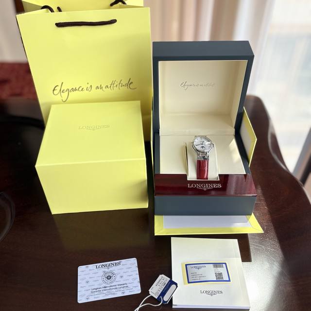 2026年专柜同步新款极具奢华感 新款月相石英版本！ 圆润的星月令人神往，这就是浪琴星月系列，其魔幻般的优雅魅力吸引着所有倾情于现在精致优雅风尚的女性！ 浪琴心