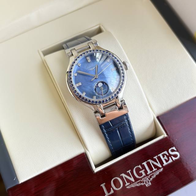 2026年专柜同步新款极具奢华感 新款月相石英版本！ 圆润的星月令人神往，这就是浪琴星月系列，其魔幻般的优雅魅力吸引着所有倾情于现在精致优雅风尚的女性！ 浪琴心